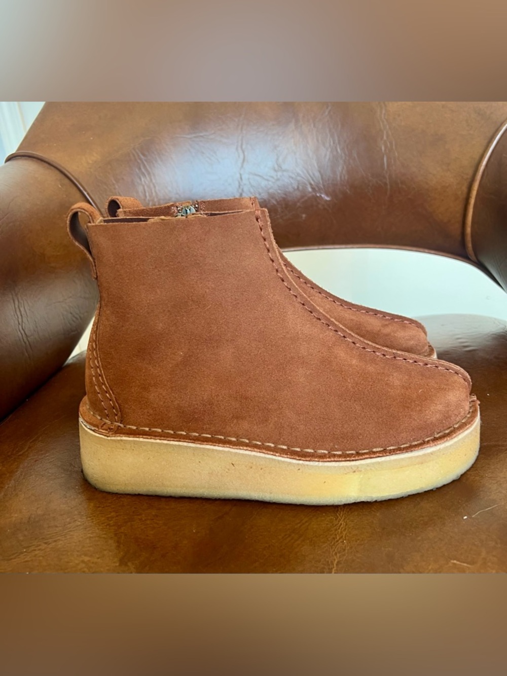 Clarks Originals Trek Wedge Boots in a brown suede size 5.5 zipper